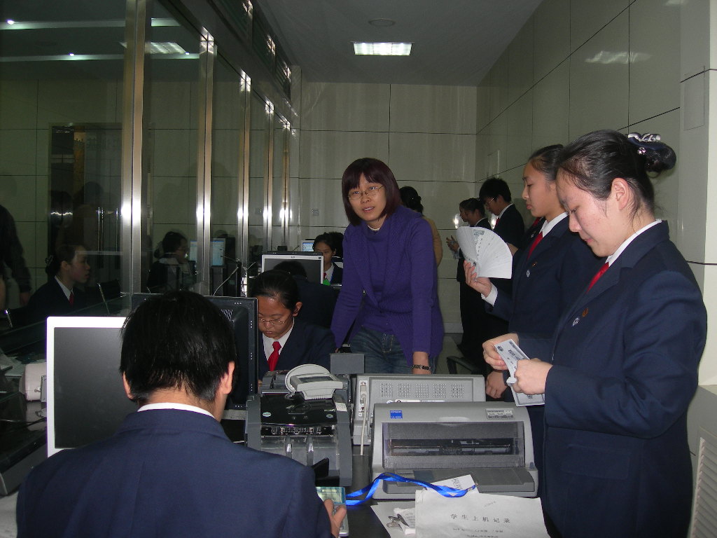 ���ڽ����鳤�������